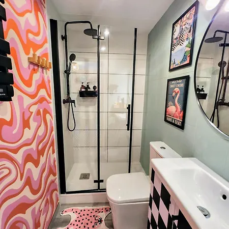 Groovy Feelin' Apartment